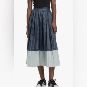 EUC Adidas Women's blue/green pleated midi skirt